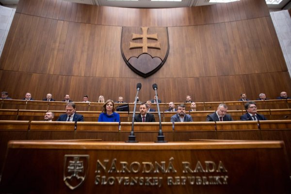 Národná rada vyslovila nedôveru vláde 