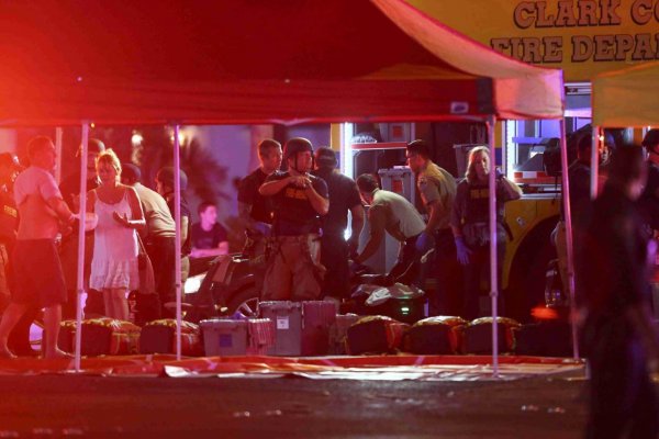 AKTUALIZOVANÉ: Osamelý strelec v Las Vegas má na svedomí viac ako 50 mŕtvych