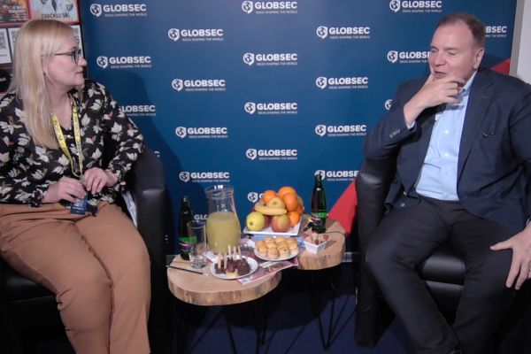 .týždeň na Globsecu 2026 s Benom Hodgesom