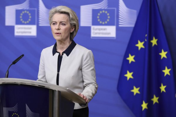 EÚ uvalí proti Rusku „masívne a bolestivé“ sankcie