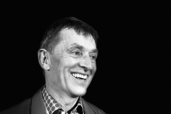 „Viesť vojnu proti vapingu je absurdný nezmysel,“ hovorí Mark Tyndall, kanadský expert na harm reduction.