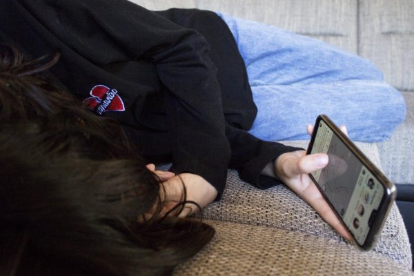 Školáci si mobil kontrolujú každé tri minúty, na Instagrame sú aj dvanásťroční