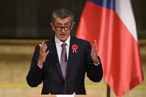 V prvom kole českých prezidentských volieb by zvíťazil expremiér Andrej Babiš