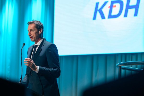 KDH: Konsolidácia je nespravodlivá a bezcitná, hnutie podporuje zmrazenie platov poslancov