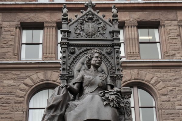 Britská kráľovská rodina poverila historičku napísaním životopisu kráľovnej