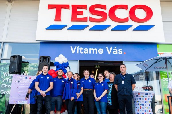 Tesco sa rozširuje a modernizuje od Oravy po juh: Otvára 2 nové predajne a Online Nákupy už pre 85 % Slovákov