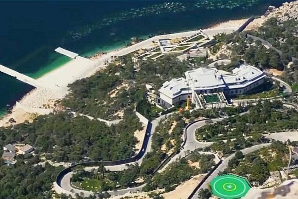 Navaľného tím tvrdí, že na Kryme odhalil luxusné sídlo pre Putina, zverejnili video