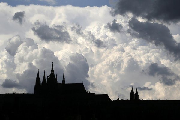 Zeman stratil rozum, z Pražského hradu urobil pevnosť