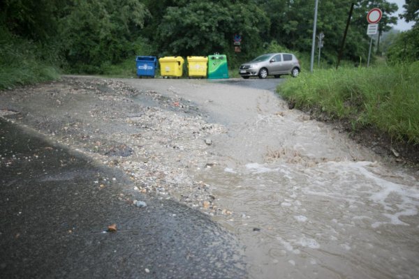 Na celom Slovensku hrozia búrky a krúpy