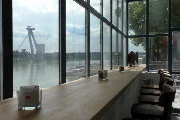 Café Propeller - víťazstvo úcty k histórii