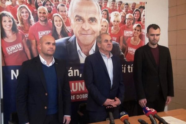 Kotleba sa skrýva pred Lunterom