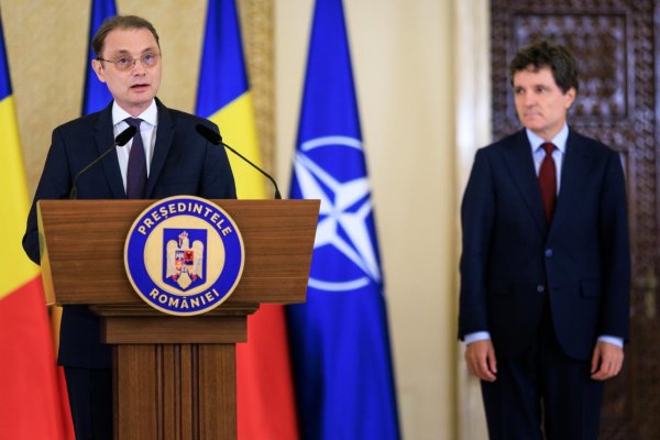 Rumunský prezident navrhol za premiéra diplomata a exnovinára Lucu Niculesca