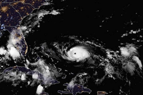 Dorian zosilnel v extrémne nebezpečný hurikán, časť Bahám budú evakuovať