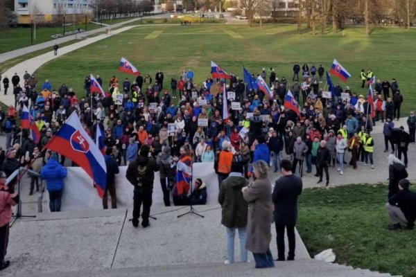 Nedovolíme, aby zo Slovenska Ficova vláda robila malé Rusko, odkazuje Banská Bystrica