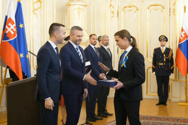 Študent, ktorý nepodal ruku prezidentovi - je protest popretím noriem slušnosti?