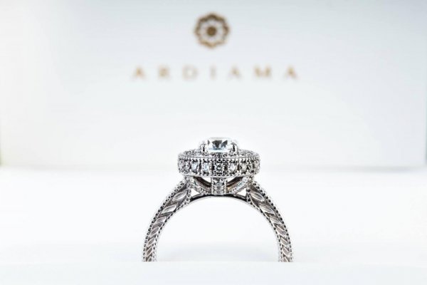 Hľadáte kvalitné diamantové šperky? Nákup na Ardiama.sk vás nesklame