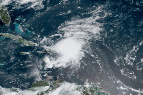 Tropická búrka Isaias sa pri Bahamách zmenila na hurikán prvej kategórie