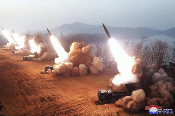 Kim Čong-un nariadil armáde zintenzívniť cvičenia a pripraviť sa na reálnu vojnu