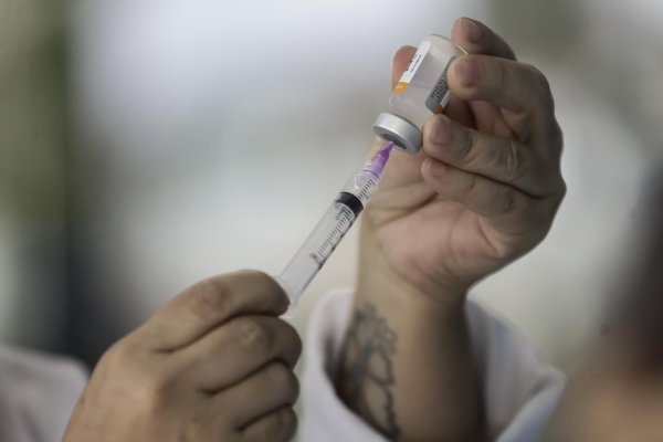 Štvrtou dávkou vakcíny sa už zaočkovalo niekoľko tisíc ľudí