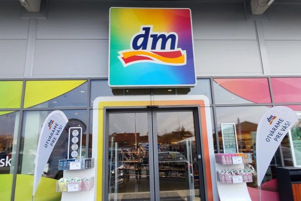 dm podporila sumou 6 475 eur realizáciu projektu Základnej školy na ulici Eliáša Lániho v Bytči „EDUVITAL strecha“