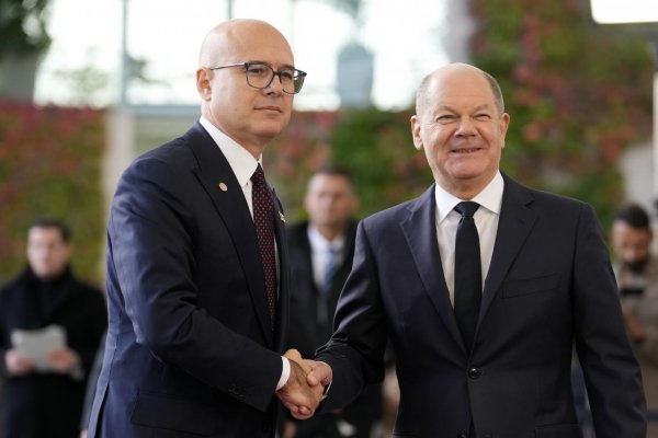 Srbský premiér Vučevič v čase protivládnych protestov podal demisiu