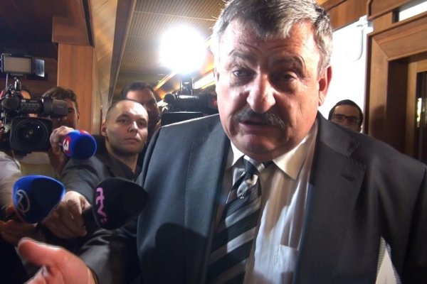 Tajiť, tajiť, tajiť. To je stratégia vládnej koalície