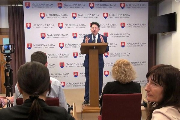 Opozícia má pochybnosti o Ficovej úprimnosti