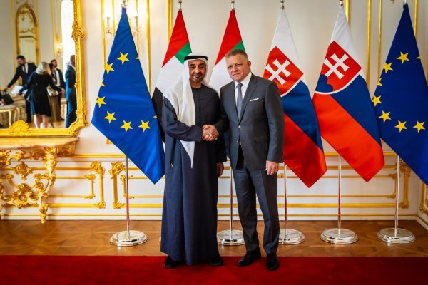 Pellegrini sem ťahá čínske technológie, Fico saudskoarabský luxus. Čo z toho má Slovensko?