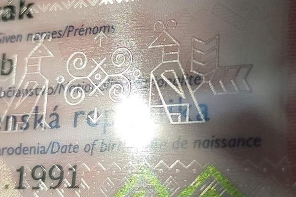 Robíme si hanbu. Na pasoch máme ornament, ktorý Čičmany ani nevidel