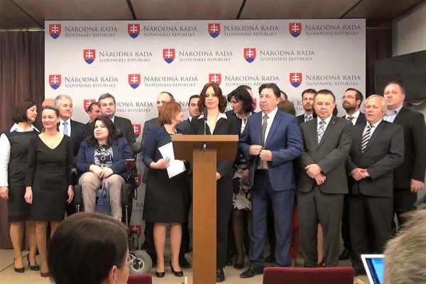 Na Slovensku už zreteľne počuť dupot mečiarizmu