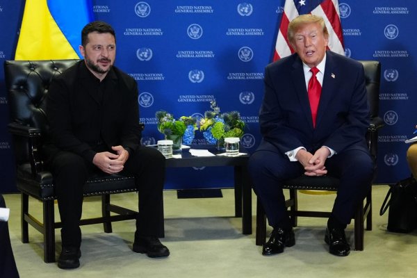 Zelenského by mal pri rokovaniach o ukončení vojny nahradiť niekto iný, vyhlásil Trump