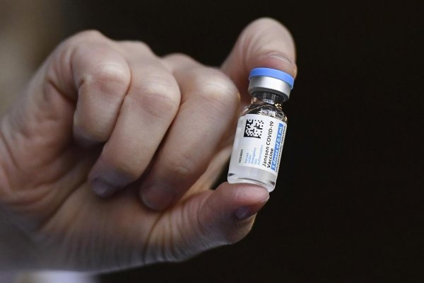EMA odporučila uviesť krvné zrazeniny ako vedľajšie účinky vakcíny J&J