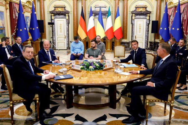 Francúzsko, Nemecko, Taliansko a Rumunsko podporujú okamžité udelenie štatútu kandidátskej krajiny EÚ pre Ukrajinu