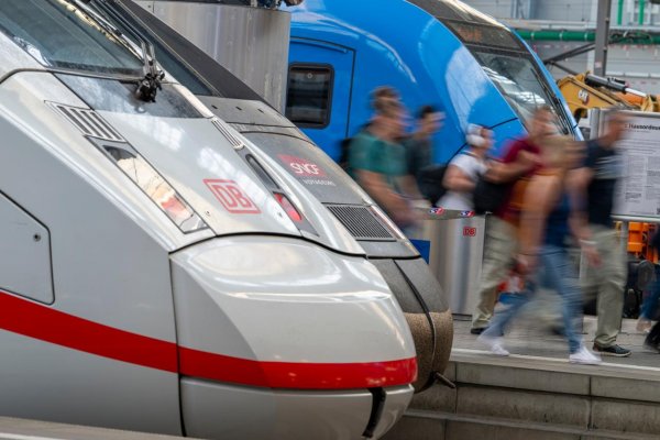 Deutsche Bahn pozastavila v noci prevádzku vlakov v celom Nemecku pre technickú poruchu, nadránom ju začala postupne obnovovať