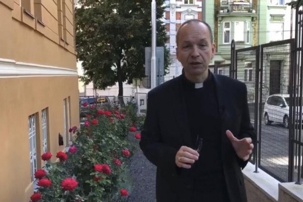 Biskup Haľko o úzkosti a depresii: Odídu aj pre možnosť pomáhať