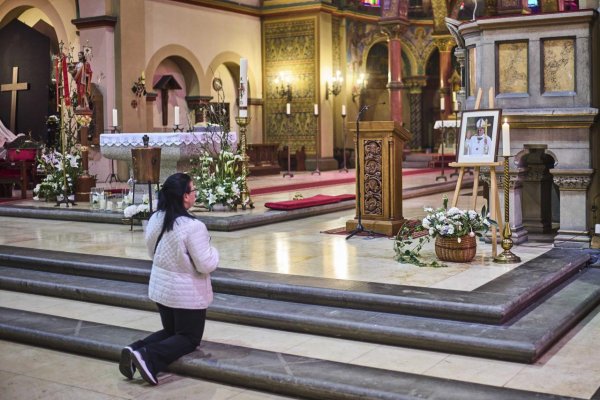 Prehľad obradov, ktoré nasledujú po úmrtí pápeža