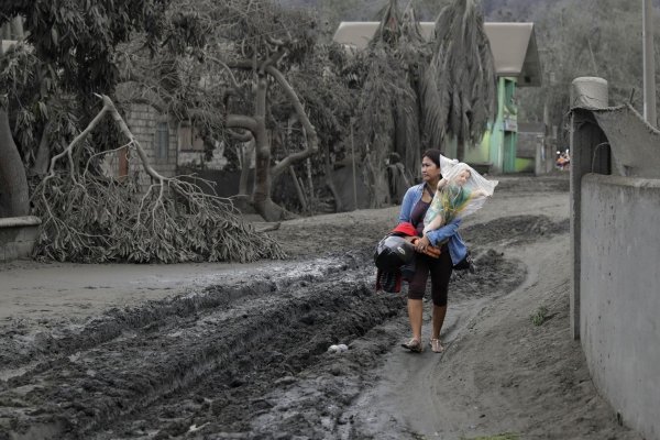 Na Filipínach sa prebudila sopka. Fototéma z dedín, ktoré zasypal popol