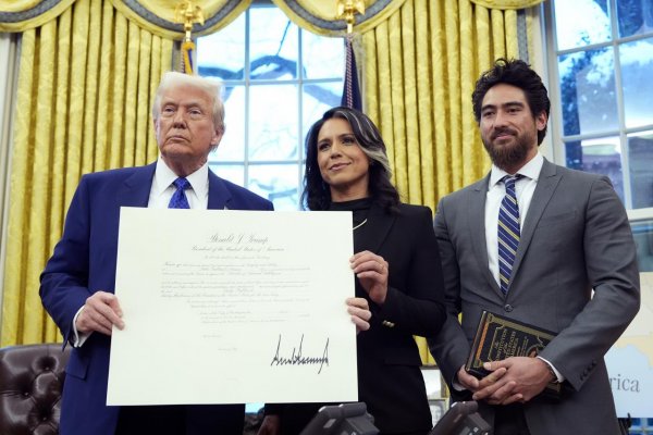 Trumpovu proruskú šéfku tajných služieb Gabbardovú úkolovala sekta a „hlas božstva“