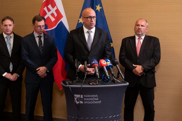 Rýchlostná cesta R2 Kriváň - Mýtna bude otvorená 20. novembra