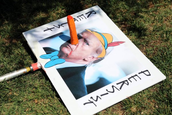 Trumpova popularita klesla na historické minimum, demokrati majú šancu ovládnuť Kongres