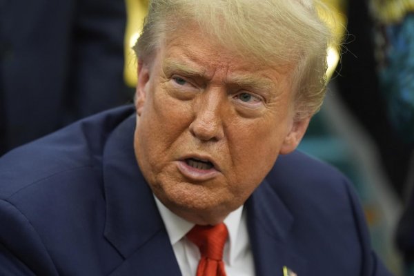 Trump sprísnil politiku Spojených štátov voči Kube