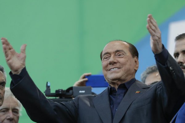 Berlusconi zakladá novú stranu po debakli v regionálnych voľbách