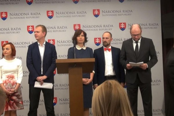 Kauza Bžán sa nekončí – opozícia chce mimoriadnu schôdzu