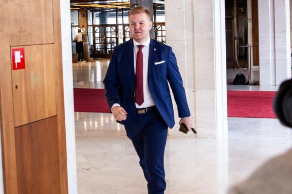 Súd rozhodel, že Michal Bartek z Hlasu sa má ospravedlniť čurillovcom a advokátovi Kubinovi, platiť im nemusí