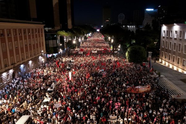 V Tirane opäť demonštrovali tisíce Albáncov