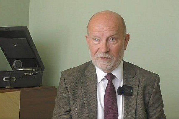 Rastislav Káčer: Prajem Ficovi dlhý život, nech si plnými dúškami „užíva“ hanbu za to, čo spôsobil Slovensku