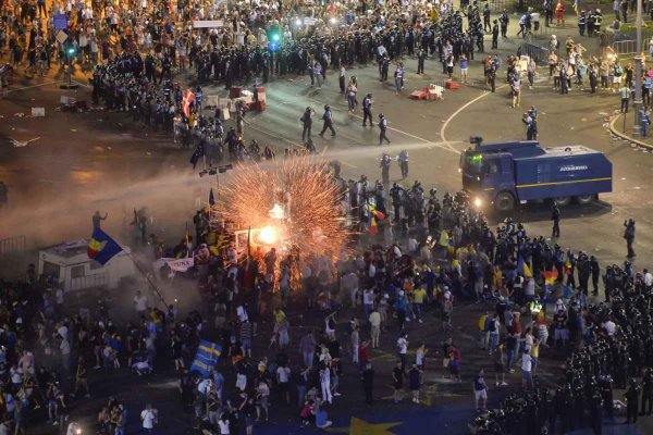 Korupcia opäť vyhnala ľudí do ulíc. Takýto chaos som v Bukurešti nevidel roky, hovorí rumunský novinár