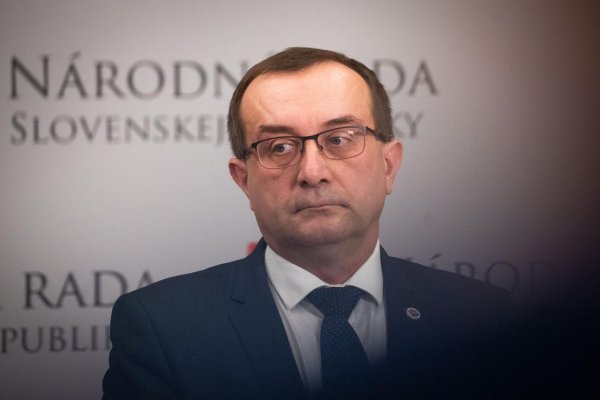Aj Hlas navrhuje možnosť skrátiť volebné obdobie referendom, o návrhu MS nevedel
