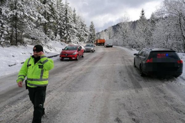 Horský priechod Donovaly uzatvorili pre všetku dopravu