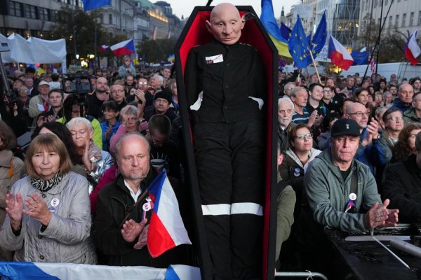 Desaťtisíce demonštrantov v Prahe vyjadrili podporu Ukrajine